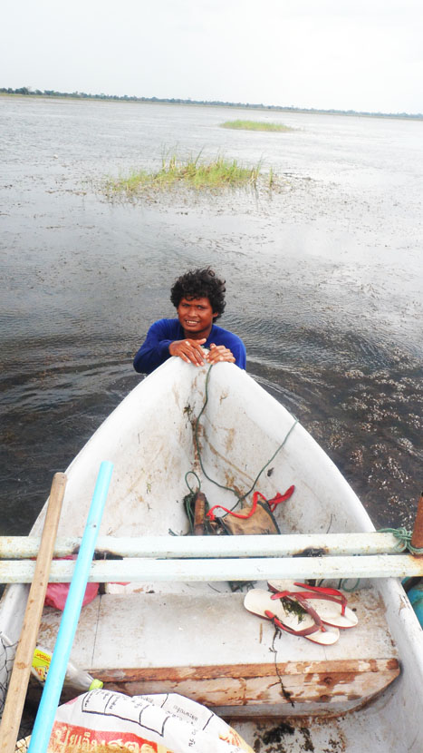 สงสัยจะหมดแรงเลยมาขอเกาะเรือ