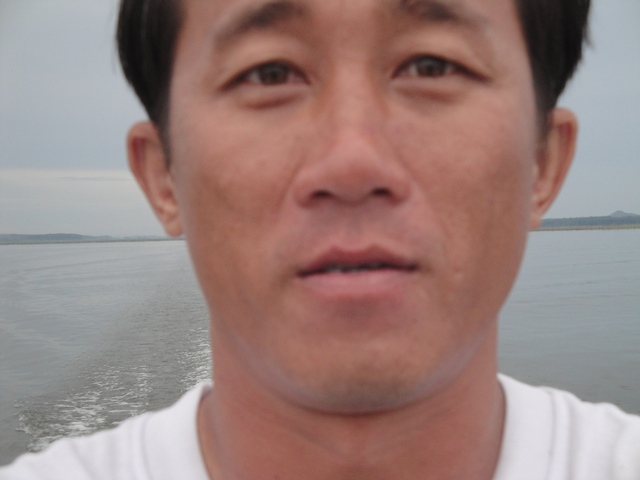  :prost: :prost: :prost: :prost: :prost:  ส่วนไอ้นี้เค้าเอง  บอยกรุงไทย  เจ้าของกบ K
บอย :prost: :p