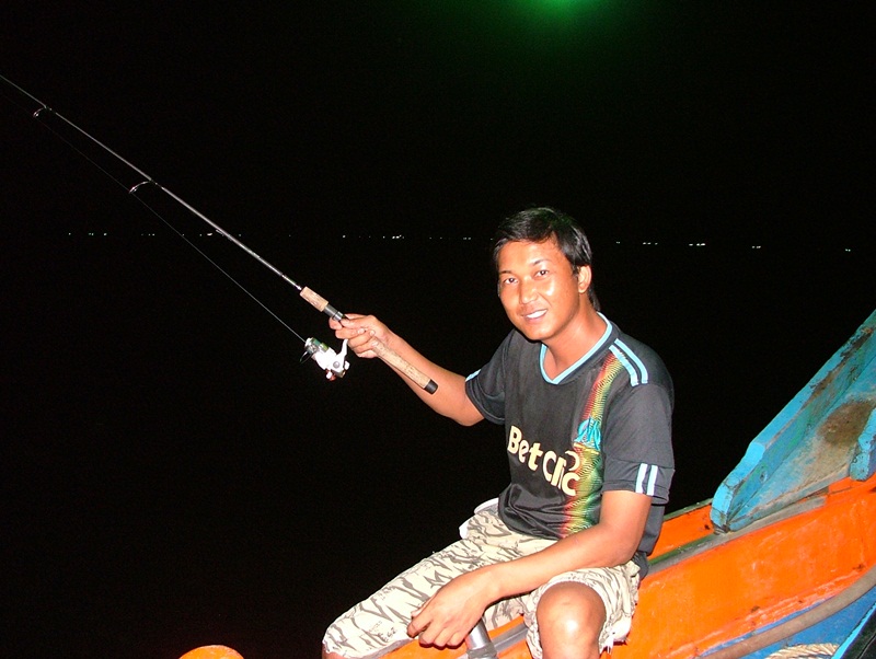 ส่วนน้องคนนี้เป็นสหายน้าปูมาเที่ยวครั้งนี้ตำรวจขอถ่ายรูปไป3ด่านไม่รู้ว่าจะมีหล่อๆมาส่งถึงบ้านกี่ด่าน