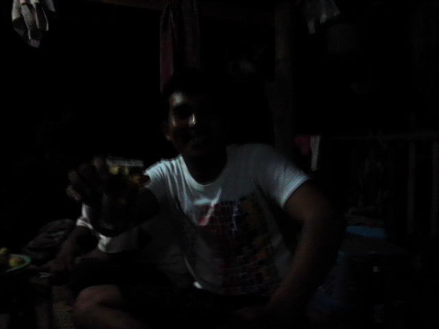 ส่วนตาคนนี้
 [b]037[/b]
อ้าวชนแก้วววววววววววววว
ดื่ม กัน อีก แก้วนึง........
 :cheer: :cheer: :c