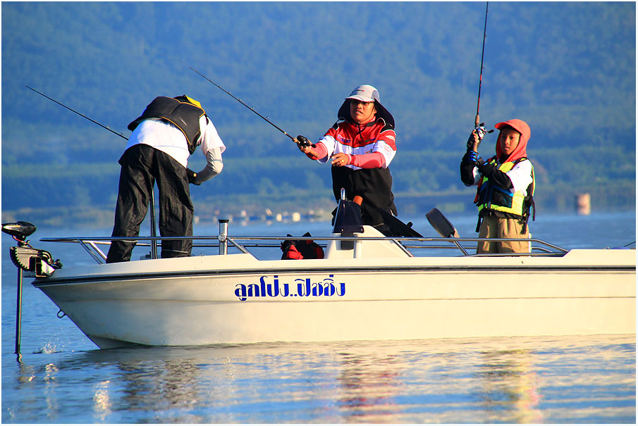  [b]ได้น้ำหนัดคนเพิ่มไปหน่อยนึง เรือหมอโตไกด์ไม่ลอยขึ้นมาเท่าไหร่ แบบนี้ค่อยเข้าหมายง่ายสักหน่อยว่าแ