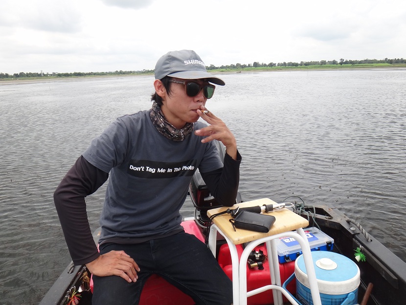  [b]ได้ใหญ่แล้ว สูบหรี่จุ้ยใจเย็นเลยน๊ะมรึง[/b] :laughing: