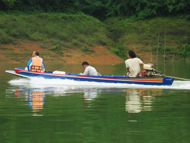  [b][center]:love:เรือลำไหม่ของไต๋เอ๋ครับ นั่งสบายเล้ย :laughing: :laughing:[/center][/b]