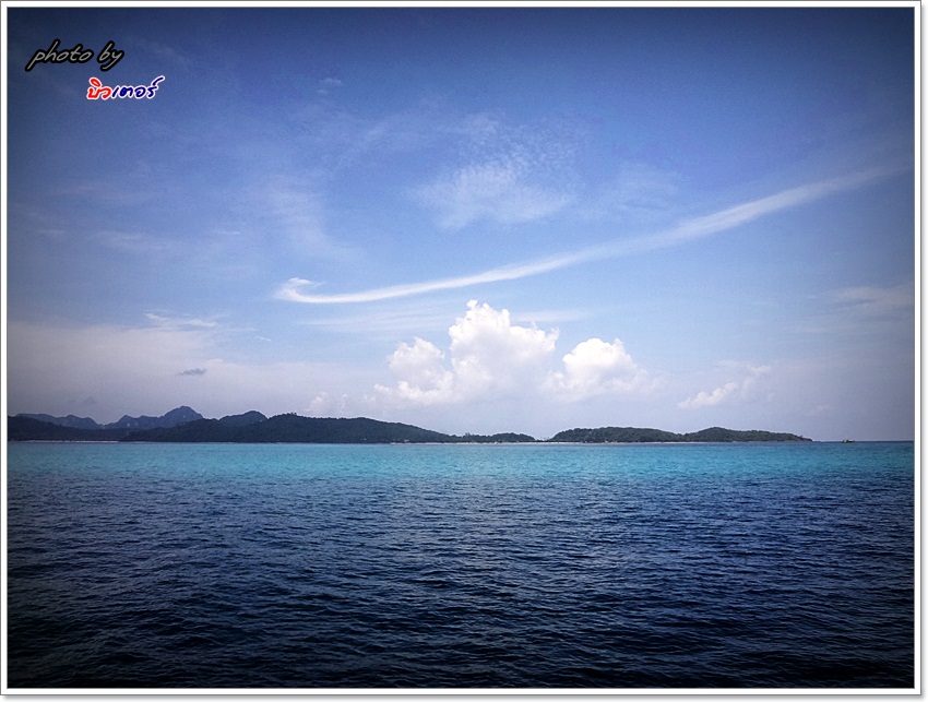  [b]แม้นแต่-ท้องฟ้าก็ยังบอก "ผ่าน"[/b]

ขีดเส้นสายได้ใจ จริงๆ หุ-หุๆ :laughing: :laughing: :laug