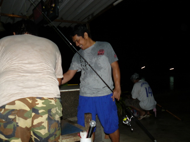 พี่วอล์ บอกเอาปลา 3 โลมาชั่งหน่อยครับ :ohh: :ohh: :cheer: :cheer: :cheer: :cheer: :cheer: