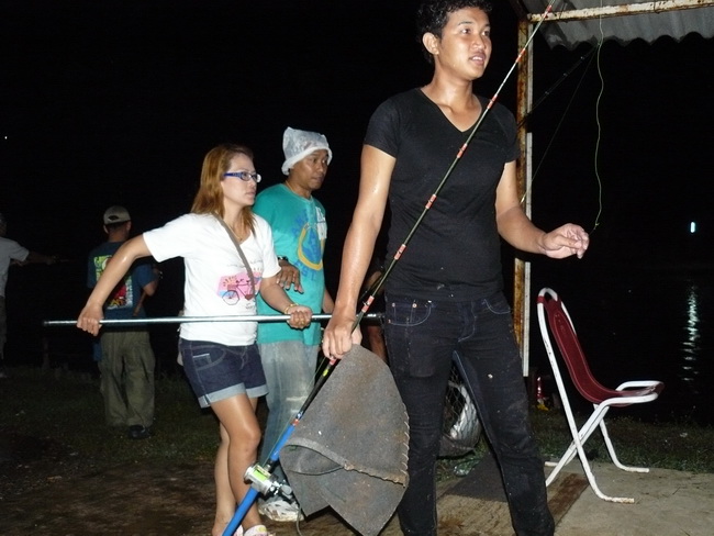 มารอคิวก่อน นายเอ็ม กะ พี่ชัช :ohh: :ohh: :cheer: :cheer: :cheer: :cheer: