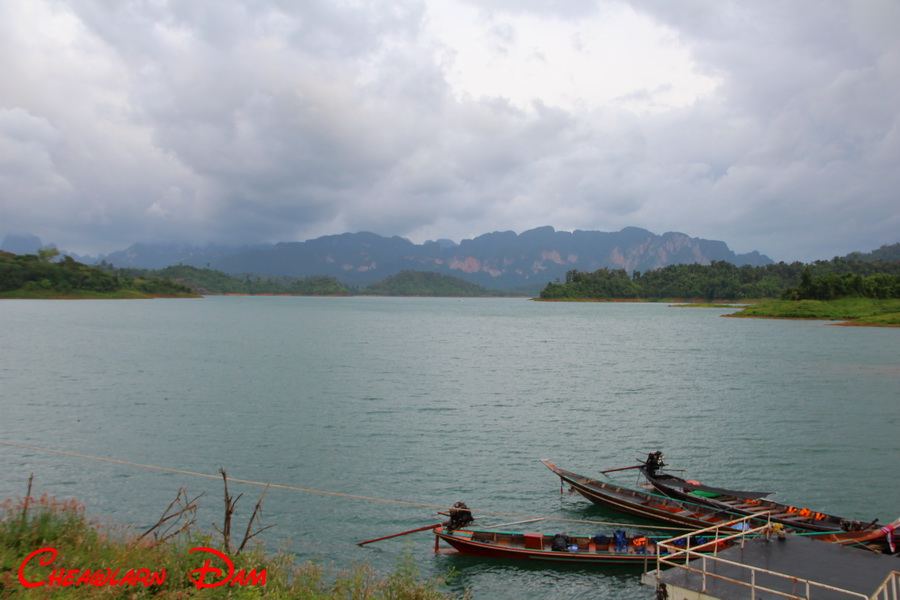  [b]สำหรับผม ที่นี่ผ่านสายตามาหลายหนแล้ว นับวันความตื่นเต้นก็ดูจะลดลงไปทุกที[/b]  :blush: