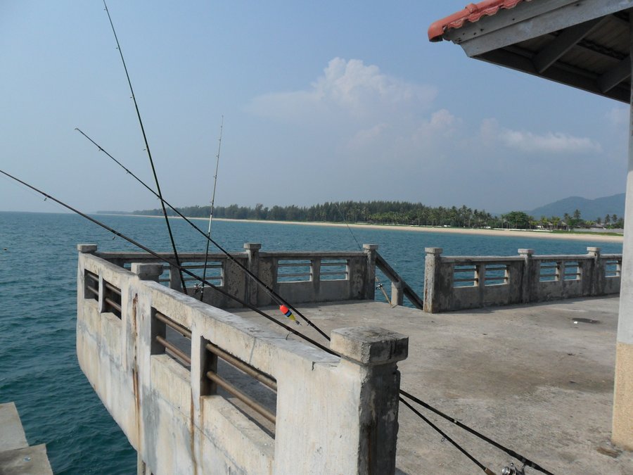 สวยๆทั้งนั้น แต่ร้อนพอดูเหมือนกันถึงจะมีหลังคาช่วงปลายสะพาน ....อ้วนเอ๊ย....เดินเก็บภาพรวมๆให้หน่อยด