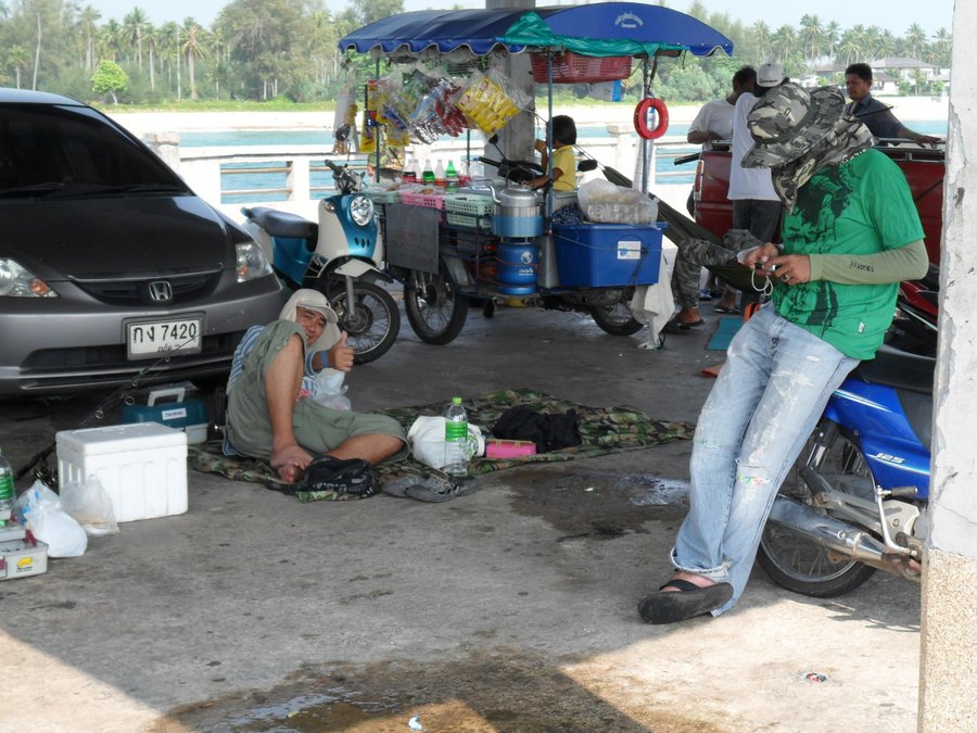อีตาโปรกบ พอฉันเพลเสร็จก็อยู่สภาพนี้ยันเลิก.....หงายท้อง.... :laughing: :laughing: