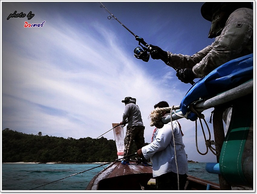  [b]เราตีกันจนเที่ยง มาเยือน

น้ำก็หยุดไหล และสีสรร ใสปิ้ง!!  จนแทบเห็น "เงาน้ำ"[/b] :grin: :gri