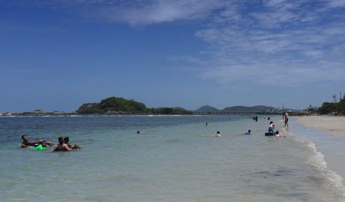 มาตกปลาเก๋าที่หาดนางรำต้องเลือกวัน เวลาดีๆครับ เพราะที่นี่เป็นแล่งท่องเที่ยว เสาร์-อาทิตย์ช่วงสายๆคน