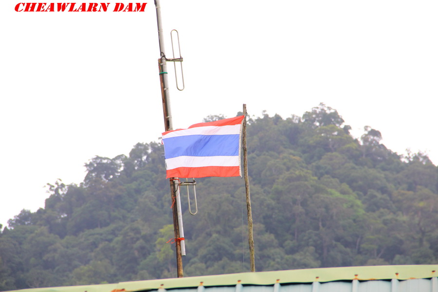  [b]วันถัดมา  วันนี้ฝนตกแต่เช้าเลย[/b]   :blush: