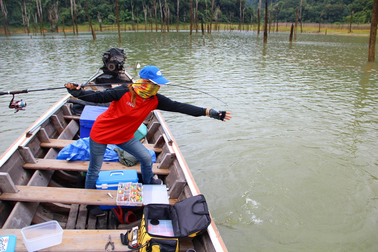  [b]ภาพสุดท้ายก่อนที่ปลาจะหลุดไป[/b]  :laughing: