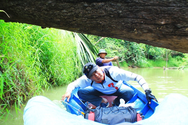  [center][b]    เข้ามาอีก หุบน้ำนิ่งๆ ๆ อาจจะรอด  อิอิ  เอาไต๋ ลุยๆ ๆ        [/center] :laughing:
