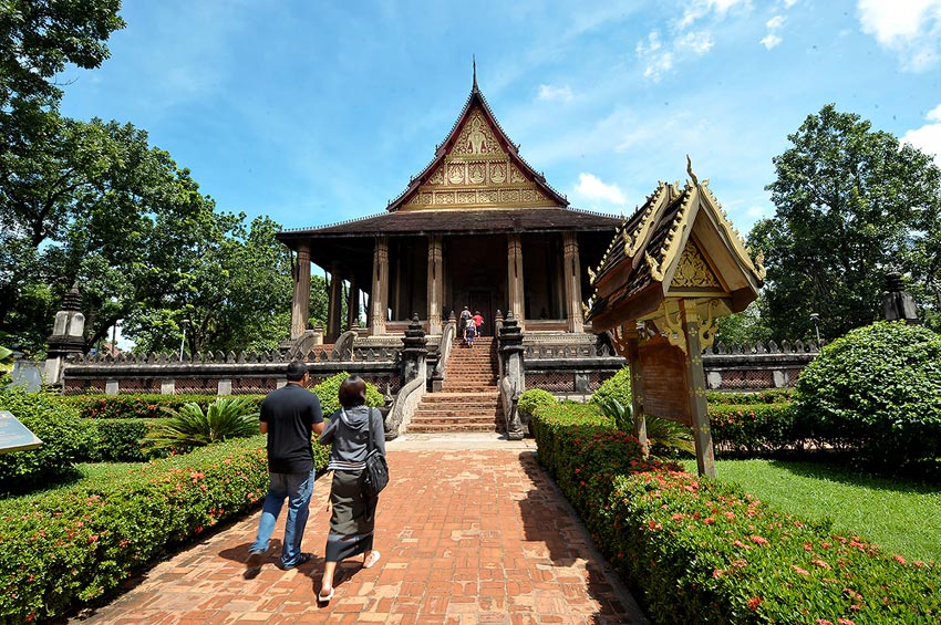 ไปต่อที่วัดพระแก้วนะครับ
