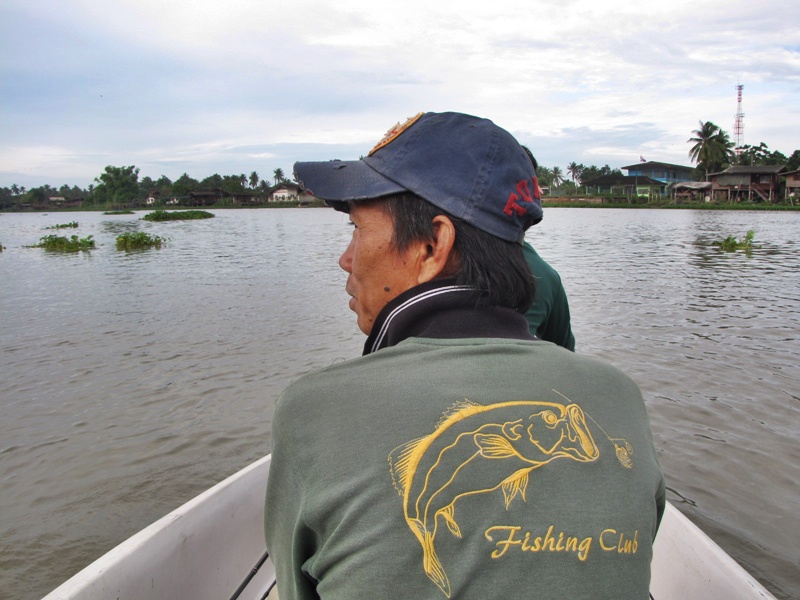 คนนี้ น้าสมชาย คับ ได้มีโอกาสไปตกปลากับ น้า เขามาคับ สนุกดี 
