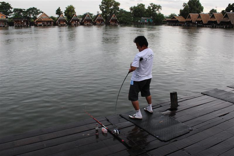 อยู่ตรงหน้า    :cool: :cool: :cool: