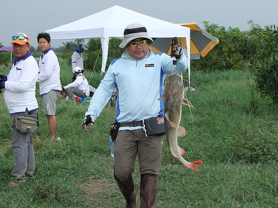 [b]นั่นมาอีกคนนึงแล้วครับ แต่คราวนี้ไม่ลากปลาครับ อิอิ[/b]
 :grin: :grin: :grin: :grin: :grin: :gri