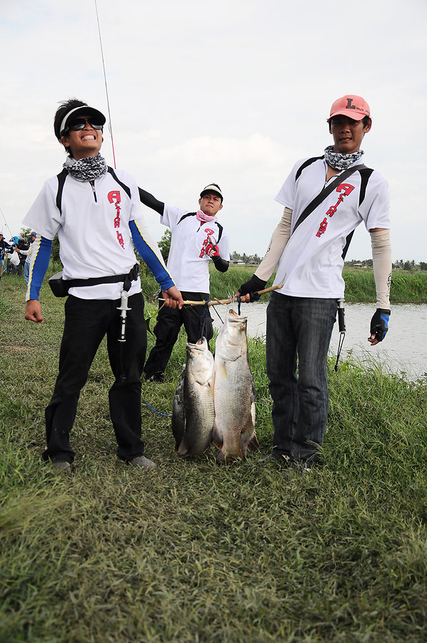 นั่น นังเอก นังวัน นังบาย Actionlure สาขาป่าสัก ก็แบกปลากันออกมาเหมือนกันวุ้ย :grin: :grin: :grin: :
