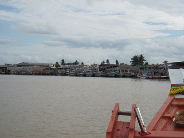 เรือจอดเยอะเลยนิ