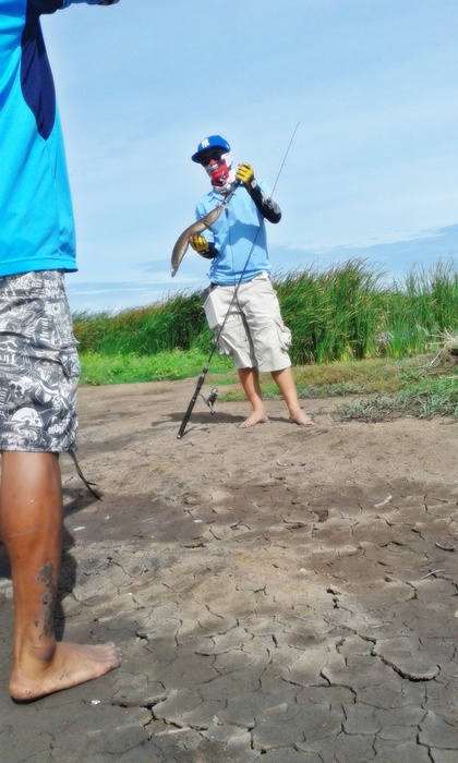 จัดไปโอ๊ต เจ  เท้าแต่ละคนกังๆทั้งน้านเนื่องจากดินเละครับ :laughing: :laughing: :laughing: