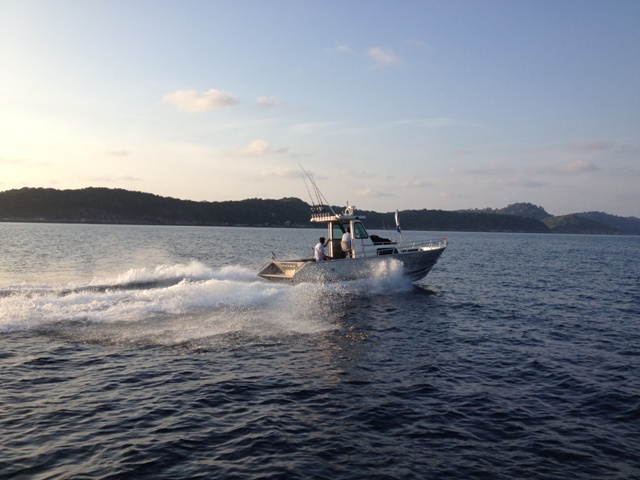 seafox 200hp กดจนหมด 6000rpm อลูยักษ์ยังหนีห่างออกไปอีก
กว่าจะถ่ายได้ แรงมั๊กมัก

 :cool: :cool: