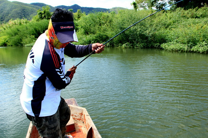  [b]ตัวนี้ของผมบ้างครับ[/b]  :cheer: