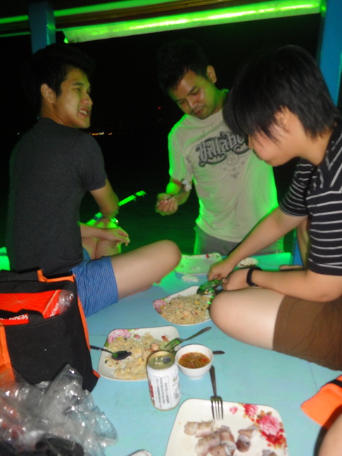 จัดกันเลย ปลาหมึกสดๆหวานๆจิ้มน้ำจิ้ม Sea Food หรือ โซวยุวาซาบิ  :umh: