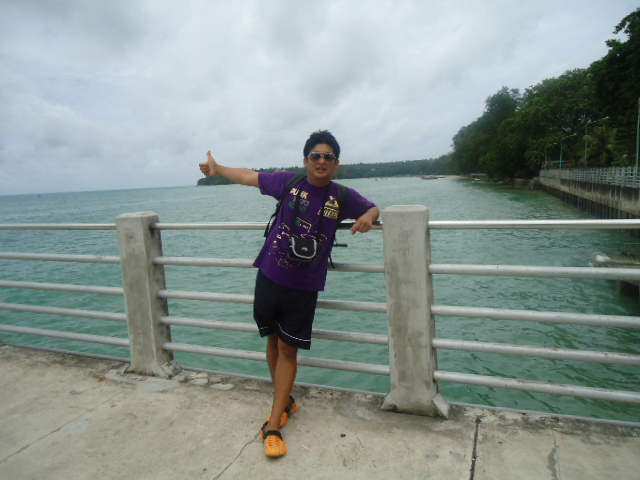 หาดราไวย์  สะพานราไวย์   นี่เลยครับ คลื่นด้านในเบาๆ เด๋วพาไปดูอีกหาดนึง หาดในหาน คลื่นคนระเรื่องกันเ