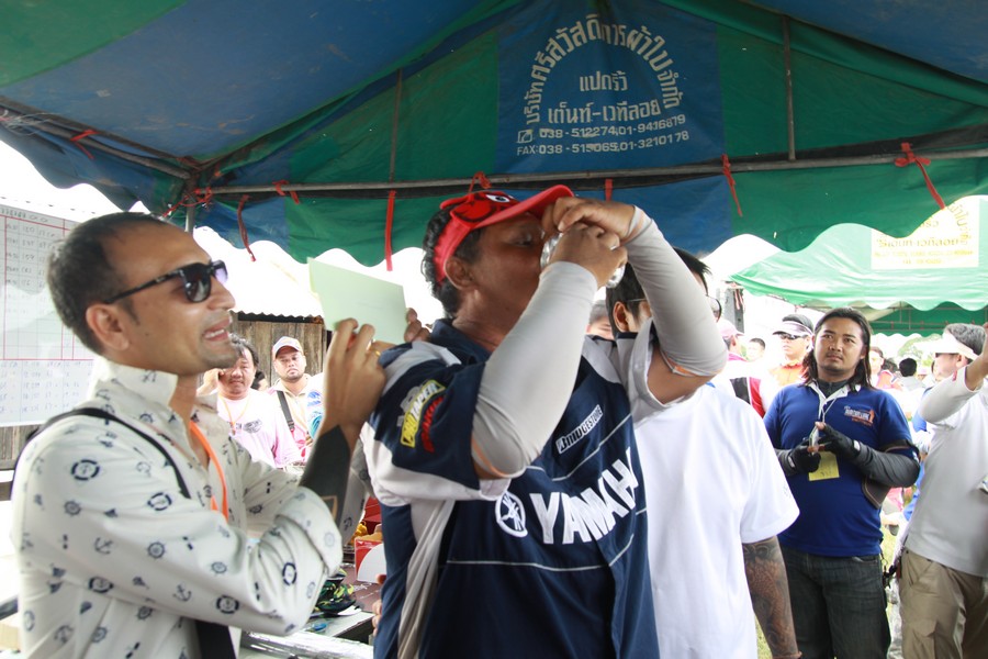 น้าเหลียวครับ :laughing: :laughing:เดี๋ยวรอตอนจบ :laughing: :laughing: