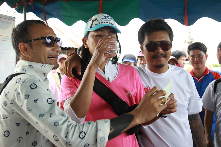 ก่อนรับจัดไป :laughing: :laughing: :laughing: