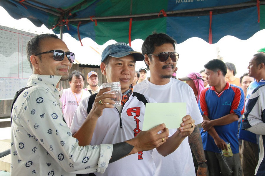 รับรางวัลโดนหมด :laughing: :laughing: :laughing: