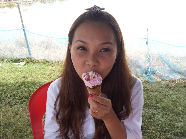 น้ำมะพร้าว กะแขนพี่อู๋เอาไม่อยู่ นู๋เมจิขอซัดไอติมต่อเลยนะค๊าาาาา อิอิ

 :grin: :grin: :grin:
