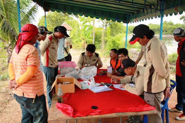 เมื่อสัญญาณสิ้นสุด การแข่งขันดังขึ้น กรรมการทุกจุด รวบรวมบัตรบันทึกน้ำหนัก ของนักกีฬา มาที่เต้นท์กรร