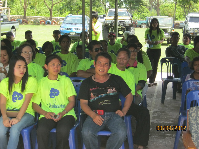 ท่านประธานกลุ่มพริกกระเหลี่ยงเพชรบุรีเป็นปลื้มเห็นมากันเยอะๆอย่างนี้