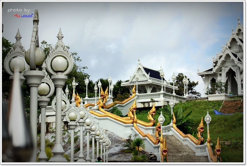 

[center][b] " ทางเดินสู่...ความสงบ " [/b][/center] 