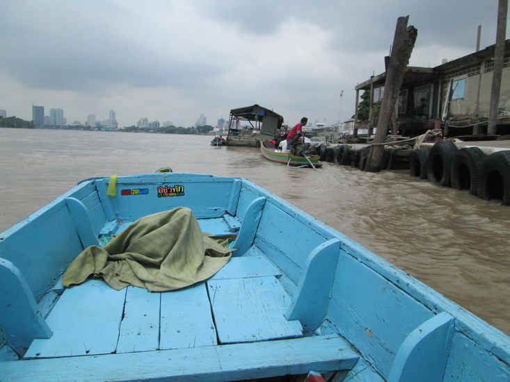 ได้นั่งเรือด้วยครับบบบบบบบบบบบ  บรรยากาศสุดยอดเหมือนไปเขื่อนเลยครับบผม