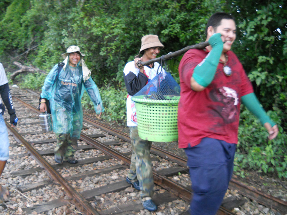 อ้าวเร็วเดี๋ยวรถไฟมา :laughing: :laughing: :laughing: :laughing: :laughing:





หมดแล้วครับส่