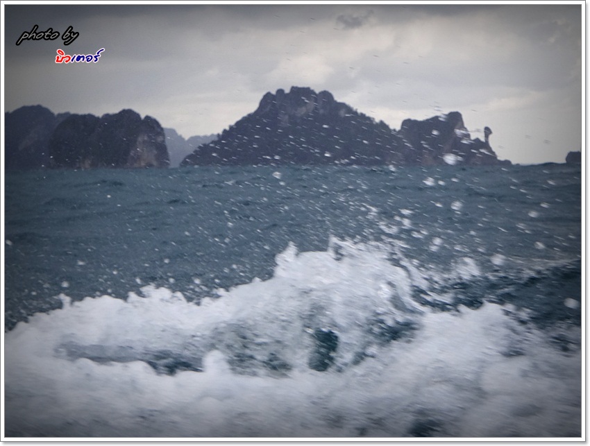  [b]และก่อนถึง เกาะปอดะ  ทุกอย่างก็..ชัดแจ้ง

ด้านนอก....ไม่เรียบเลยยยยย  " มายก๊อดดดด..แดม "[/b