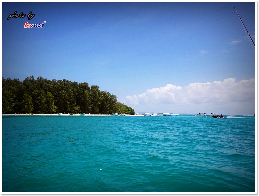  [b] สำหรับ..ฝรั่งขี้นก  ก็ใช้บริการ เรือไม้หัวโถง..

แต่...ที่ มหามันส์ก็ตรงที่ได้ขี่ควบม้าเหมือน