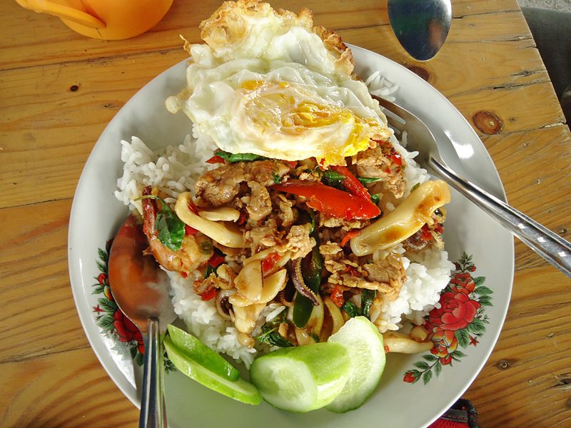 กระเพรารวมมิตร ไข่ดาว ครับผม !!!   :love: :love: :love: