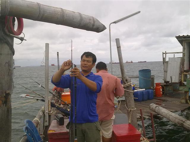 ขึ้นเรือปุ๊บ..น้าเอกจัด(อาวุธ)ปั๊บ555+...ไวจริงๆ
 :grin: :grin: :grin:
