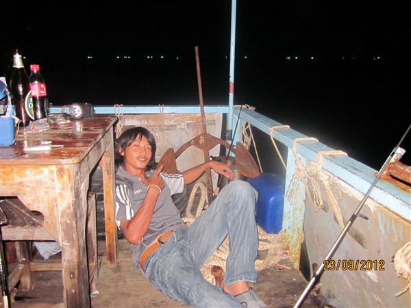 ท่านั้งตกหมึกครับ :laughing: :laughing: :laughing:
