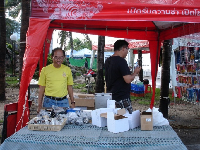 เช้าวันแข่ง ผมเดินเก็บรายระเอียด ร้านค้าที่มาร่วมกับเราอีกครับ