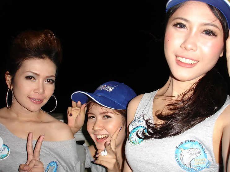 เล่นกล้อง มันน่านัก :laughing: