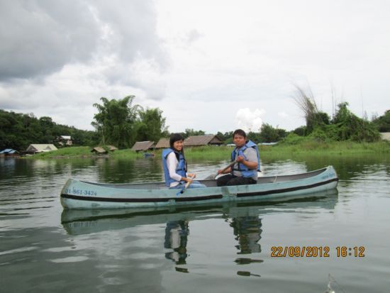 ช่วงก่อนจะกลับก็พาผบ. มาพายเรือเล่นซะหน่อยบรรยากาศดีๆแบบนี้  
 :love: :love: