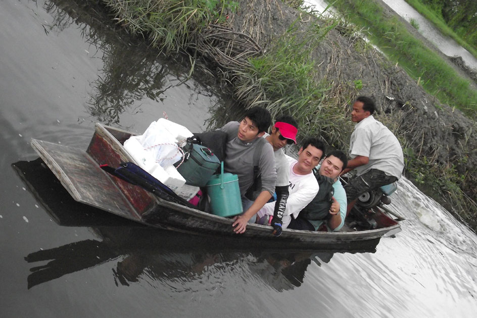 ลงเรือน้อยลอยวน  :laughing: :laughing: :laughing: :laughing: :laughing: