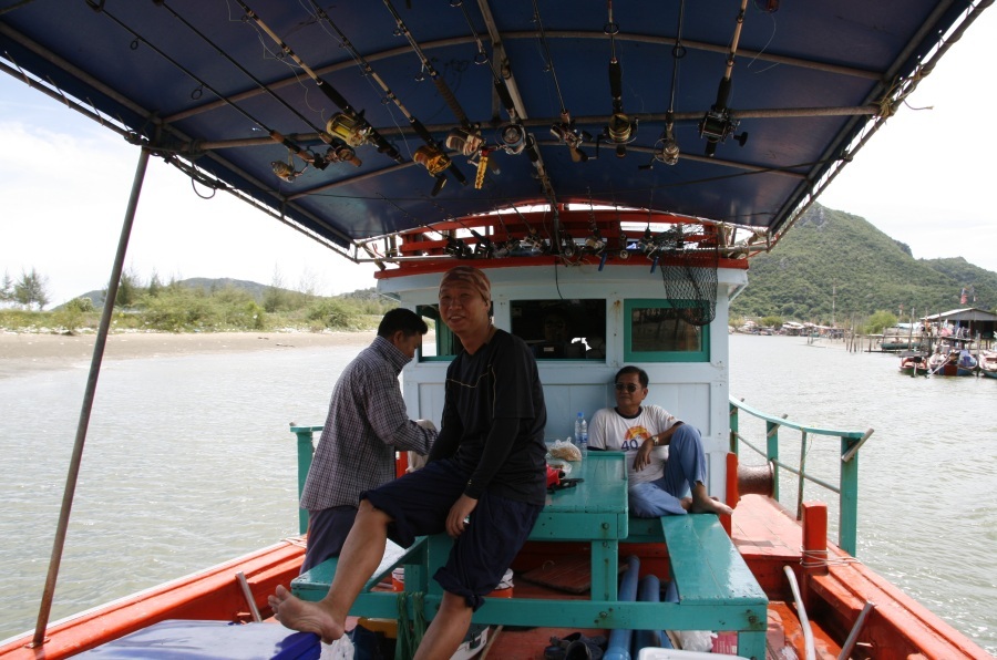  [center]ตัดมาที่เรือกันเลยนะครับ กำลังวิ่งออกจากคลองบางปูครับ[/center]

 [center]แนะนำตัวกันก่อนน