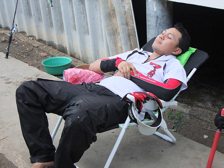 [b]ทริพปลายาง สบายๆครับ อิ่มแล้วทำไง อิอิ นอน[/b]
 :laughing: :laughing: :laughing: :laughing: :lau