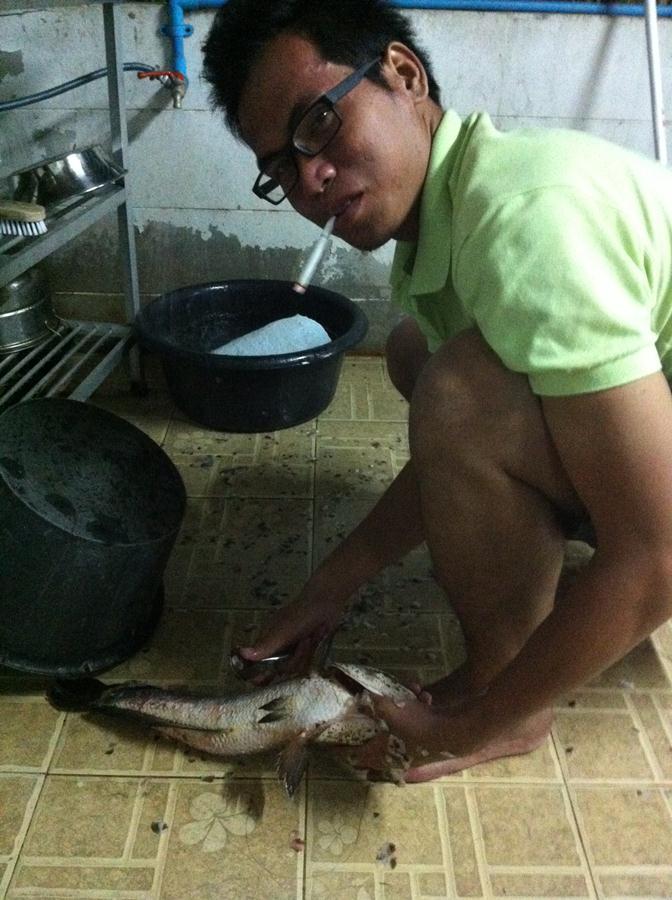 ผมโทรชวนน้าตั้มมือทำปลาครับ อิมพ๊อดมาจาก LA เลยทีเดียวเชียว :laughing: :laughing: :laughing: